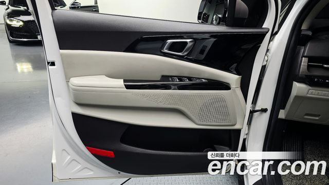 Kia Canival 2021 — photo 14