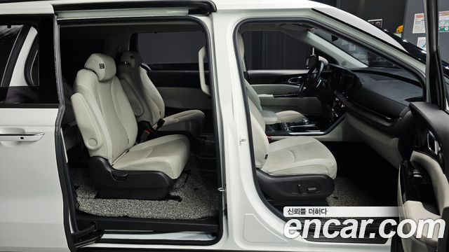 Kia Canival 2021 — photo 16