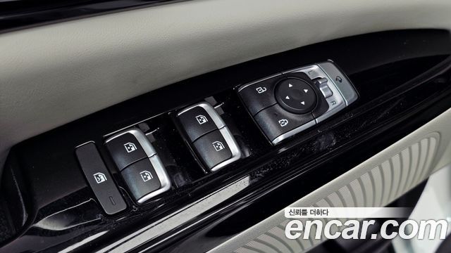 Kia Canival 2021 — photo 28
