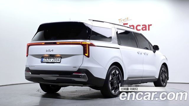 Kia Canival 2024 — photo 2