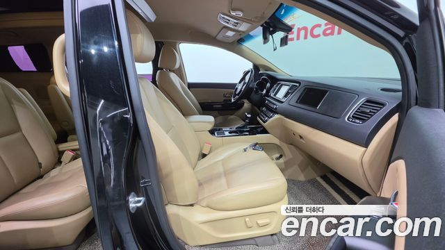 Kia Canival 2019 — photo 10