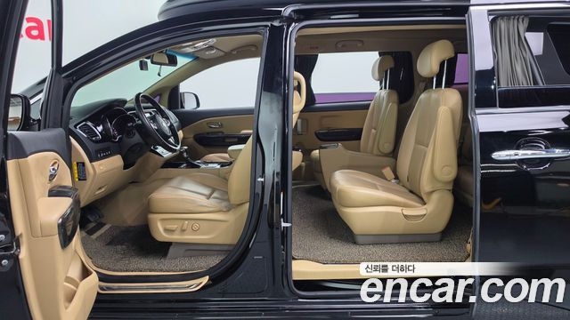Kia Canival 2019 — photo 16