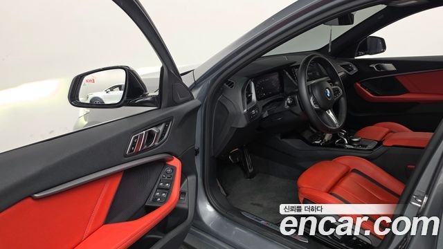BMW 1-Series 2022 — photo 13