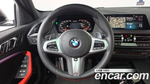BMW 1-Series 2022 — photo 19