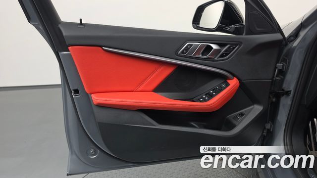 BMW 1-Series 2022 — photo 14