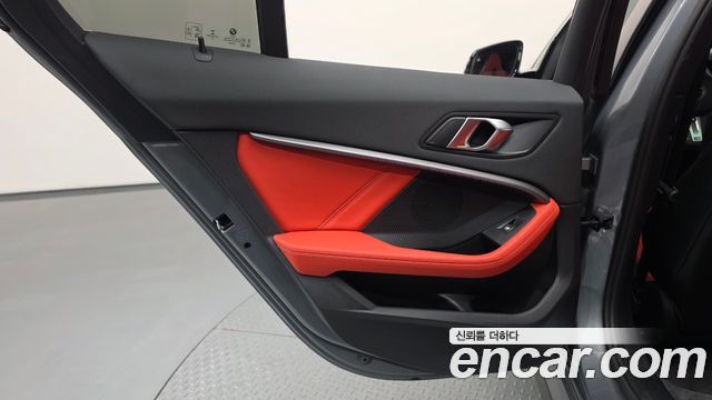 BMW 1-Series 2022 — photo 15