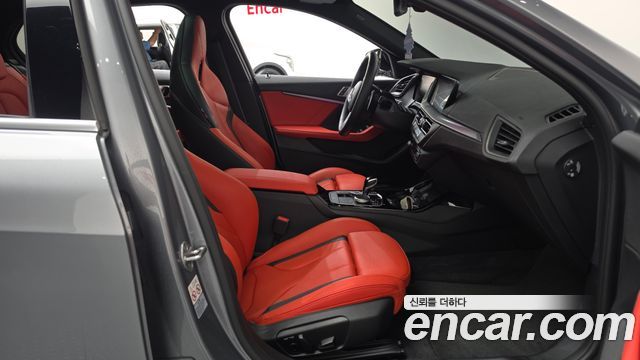 BMW 1-Series 2022 — photo 16