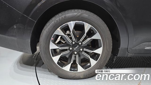 Kia Canival 2023 — photo 5