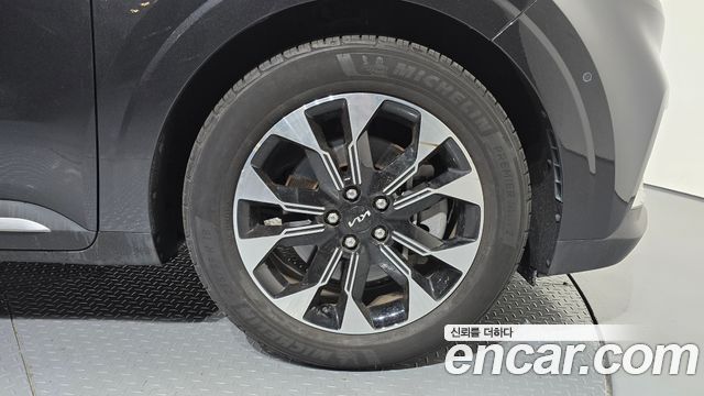 Kia Canival 2023 — photo 7
