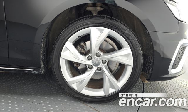 Audi A4 2020 — photo 7