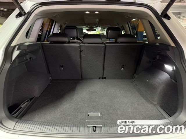 Volkswagen Tiguan 2023 — photo 17