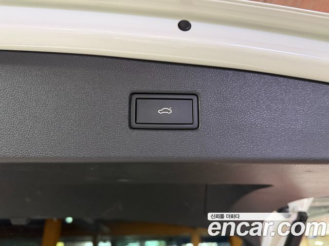 Volkswagen Tiguan 2023 — photo 18