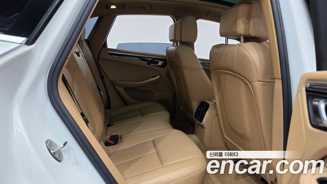 Porsche Macan 2017 — photo 17
