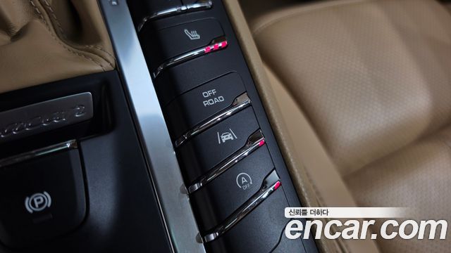 Porsche Macan 2017 — photo 18