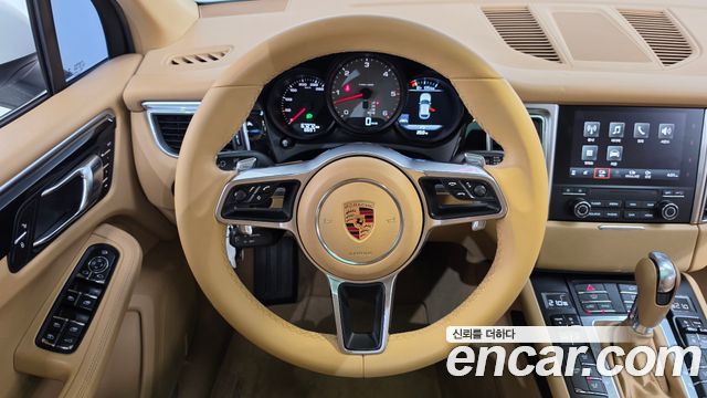 Porsche Macan 2017 — photo 19