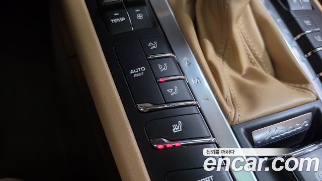 Porsche Macan 2017 — photo 24