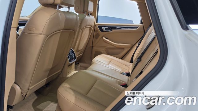 Porsche Macan 2017 — photo 26