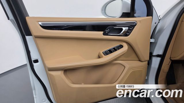 Porsche Macan 2017 — photo 14