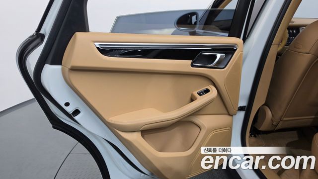 Porsche Macan 2017 — photo 15