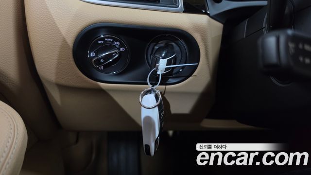 Porsche Macan 2017 — photo 28