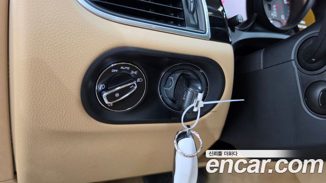 Porsche Macan 2017 — photo 29