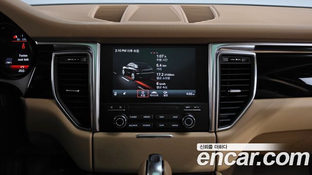 Porsche Macan 2017 — photo 32