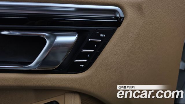 Porsche Macan 2017 — photo 34