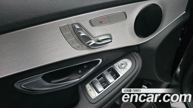 Mercedes-Benz C-Class 2020 — photo 21