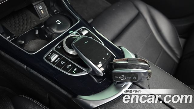 Mercedes-Benz C-Class 2020 — photo 23
