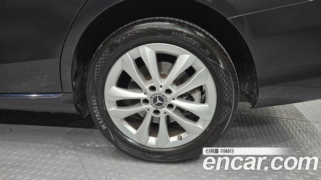 Mercedes-Benz C-Class 2020 — photo 7