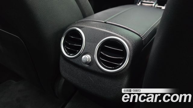 Mercedes-Benz C-Class 2020 — photo 30