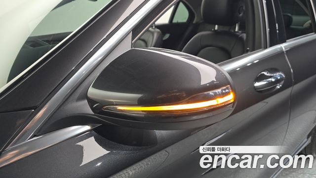 Mercedes-Benz C-Class 2020 — photo 31