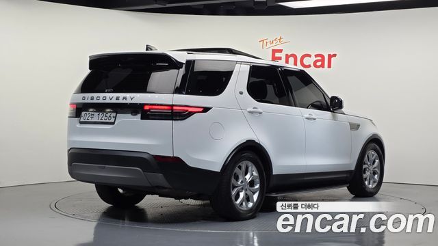 Land Rover Discovery 2018 — photo 2