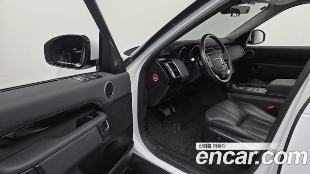 Land Rover Discovery 2018 — photo 10
