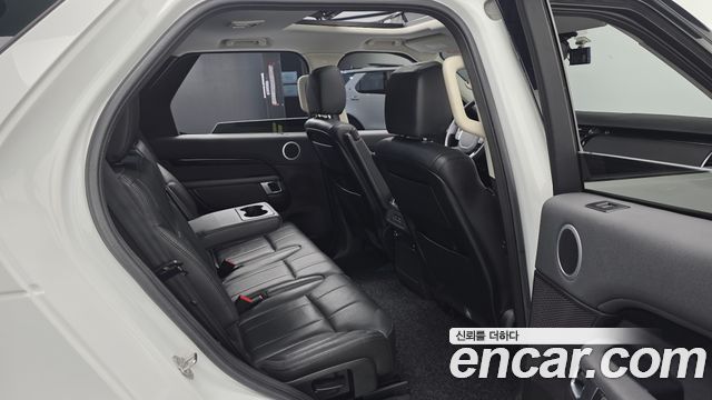 Land Rover Discovery 2018 — photo 11