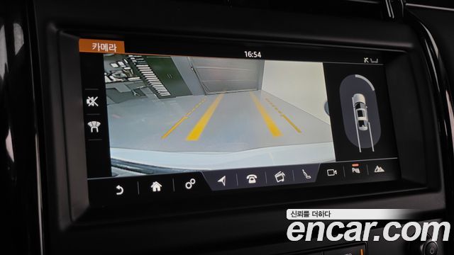 Land Rover Discovery 2018 — photo 16