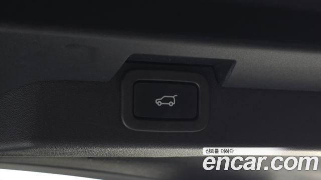 Land Rover Discovery 2018 — photo 18