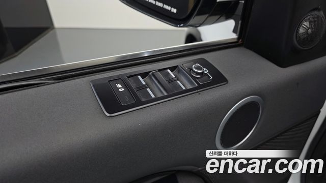 Land Rover Discovery 2018 — photo 19