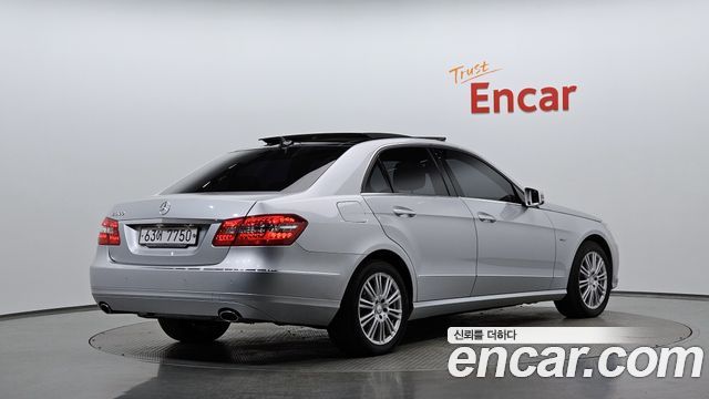 Mercedes-Benz E-Class 2012 — photo 2