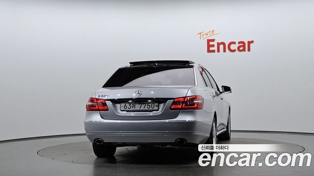 Mercedes-Benz E-Class 2012 — photo 4