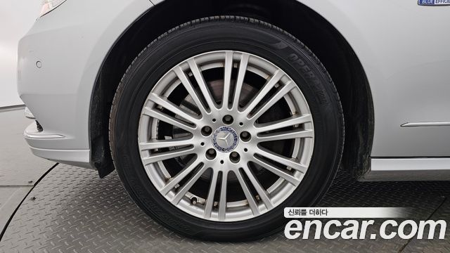 Mercedes-Benz E-Class 2012 — photo 5