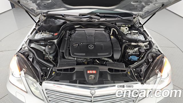 Mercedes-Benz E-Class 2012 — photo 6