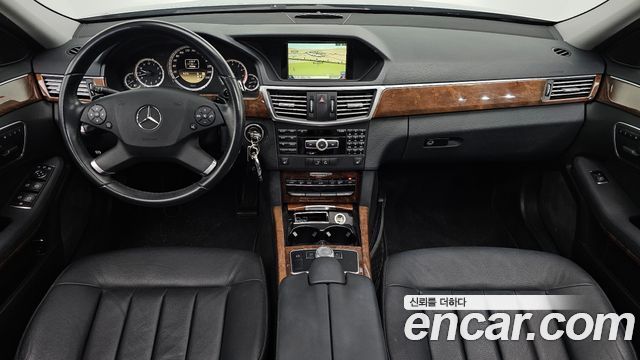 Mercedes-Benz E-Class 2012 — photo 10
