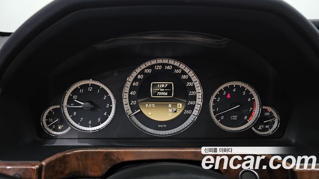 Mercedes-Benz E-Class 2012 — photo 11