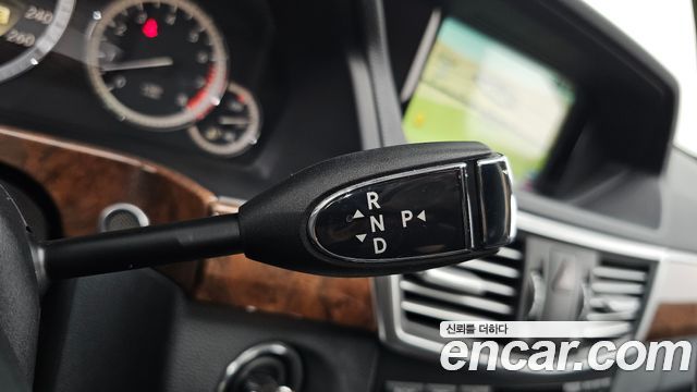 Mercedes-Benz E-Class 2012 — photo 12