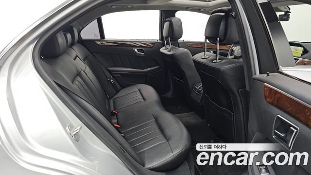 Mercedes-Benz E-Class 2012 — photo 18