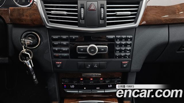 Mercedes-Benz E-Class 2012 — photo 23