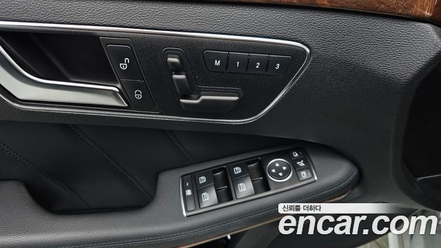 Mercedes-Benz E-Class 2012 — photo 25