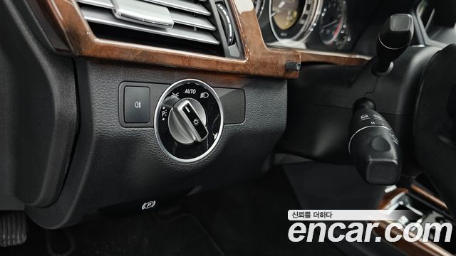 Mercedes-Benz E-Class 2012 — photo 26