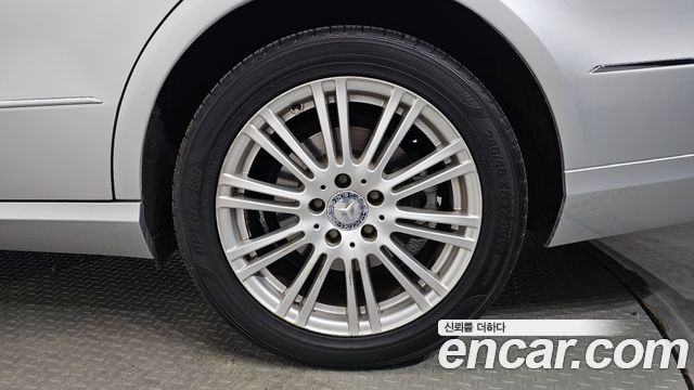 Mercedes-Benz E-Class 2012 — photo 7